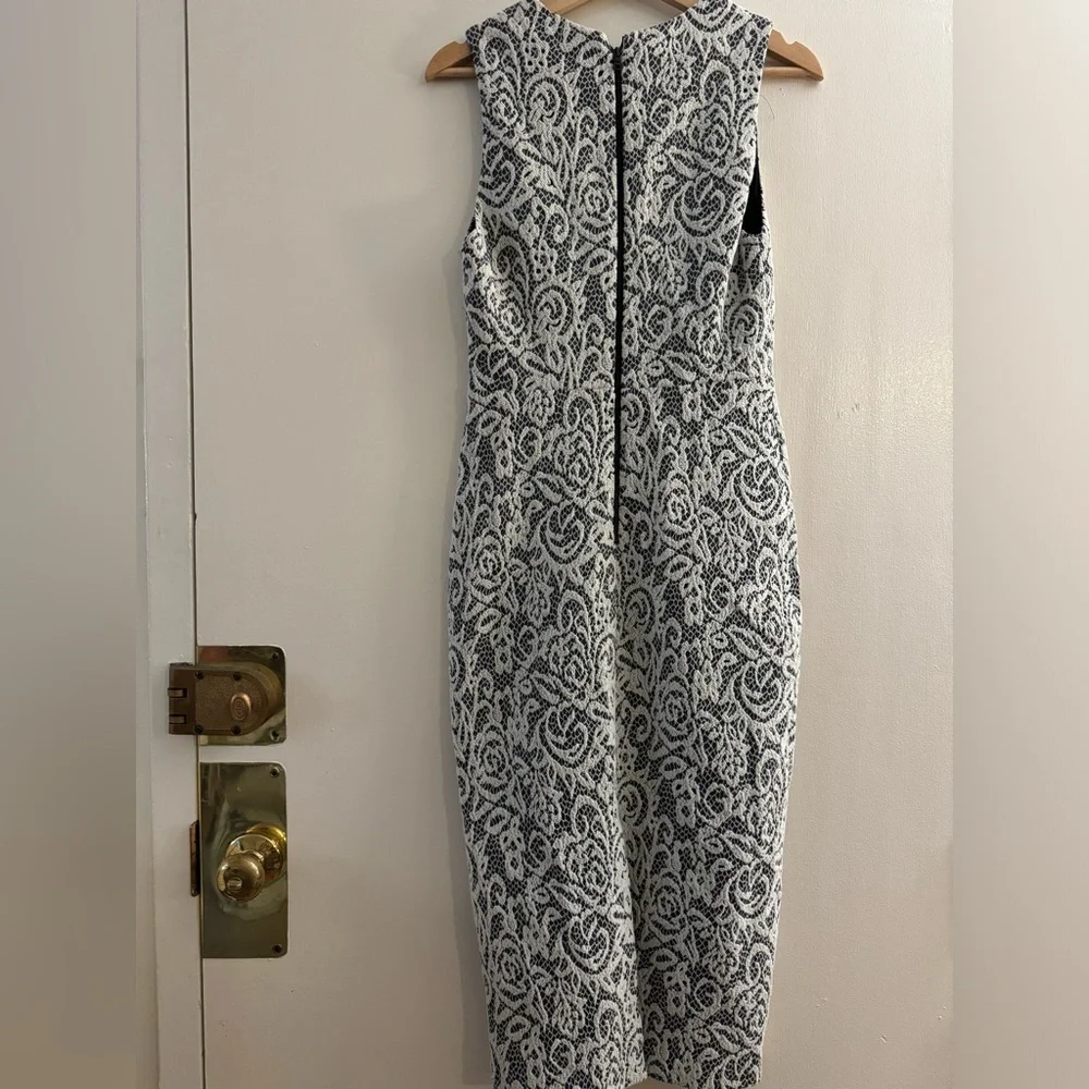 NWT $398 Alice + Olivia Lilia Lace Textured Plunge V Neck Midi Sheath Dress 6